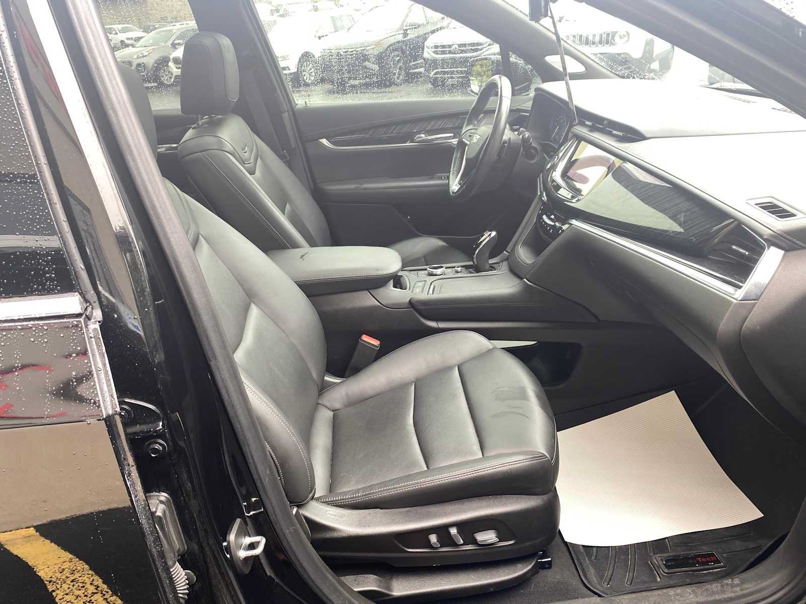 Used 2023 Cadillac XT6 Premium Luxury w/ Technology Package AWD/4WD image 29