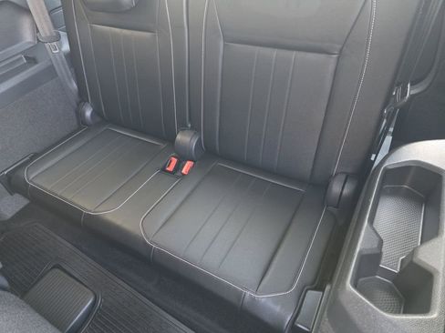 Used 2022 Volkswagen Tiguan SE image 19