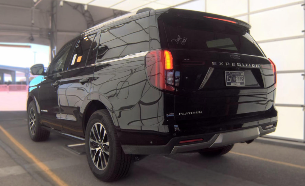 Used 2025 Ford Expedition Platinum AWD/4WD image 4
