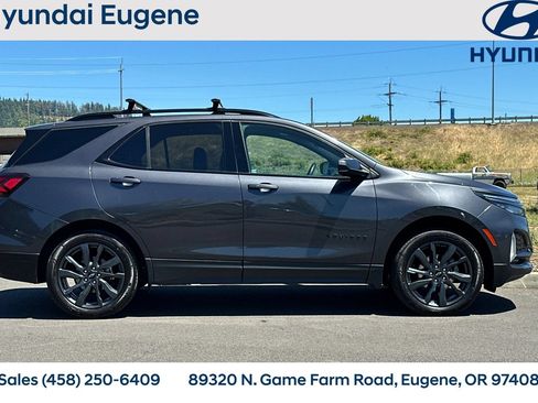 Used 2023 Chevrolet Equinox RS AWD/4WD image 2