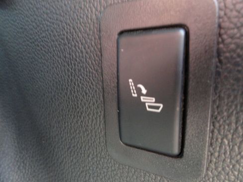 Used 2015 Cadillac Escalade Premium RWD image 40
