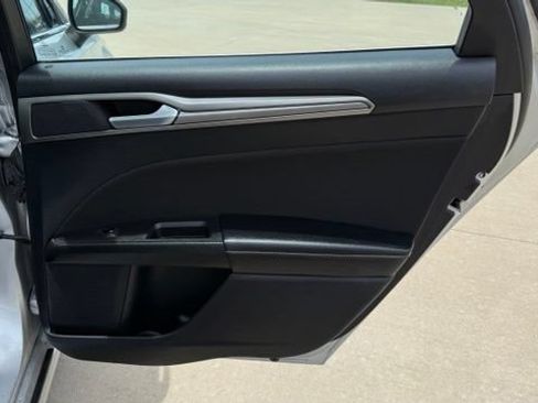 Used 2019 Ford Fusion SE FWD image 28