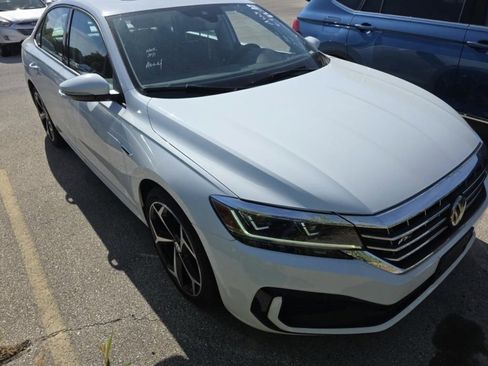 Used 2020 Volkswagen Passat 2.0T R-Line FWD image 3