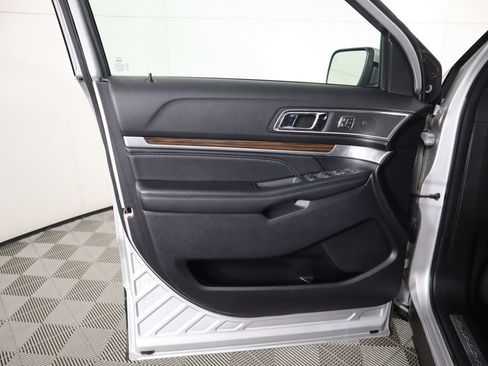 Used 2019 Ford Explorer Limited w/ Class III Trailer Tow Package image 25