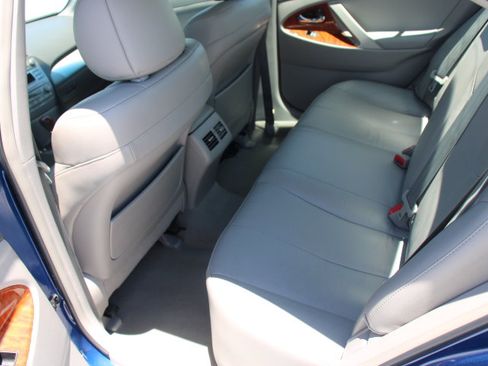 Used 2011 Toyota Camry XLE w/ XLE Extra-Value Pkg #2 FWD image 14