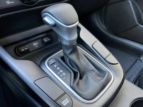 Used 2025 Kia Soul LX w/ LX Technology Package FWD image 39