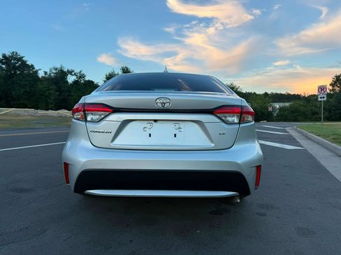Used 2020 Toyota Corolla LE FWD image 4