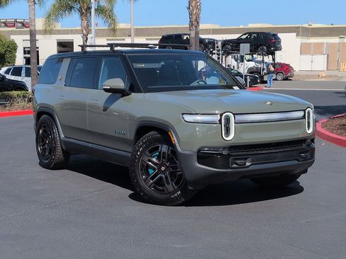 Used 2026 Rivian R1S Premium AWD/4WD image 2