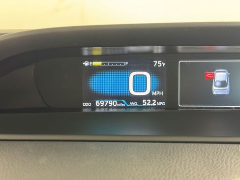 Used 2018 Toyota Prius Three Touring FWD image 22