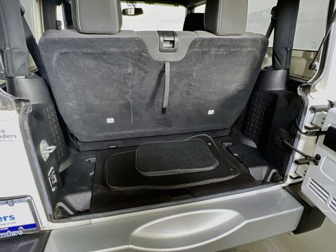 Used 2015 Jeep Wrangler Sahara AWD/4WD image 21
