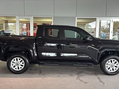 Used 2024 Toyota Tacoma SR5 w/ SR5 Upgrade Package RWD image 8