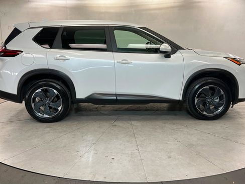 Used 2025 Nissan Rogue SV AWD/4WD image 6