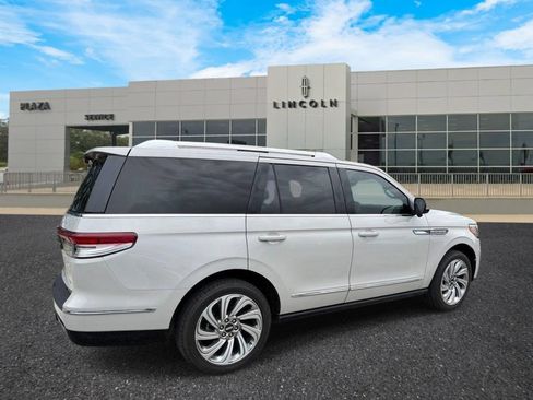 Used 2024 Lincoln Navigator Reserve AWD/4WD image 3