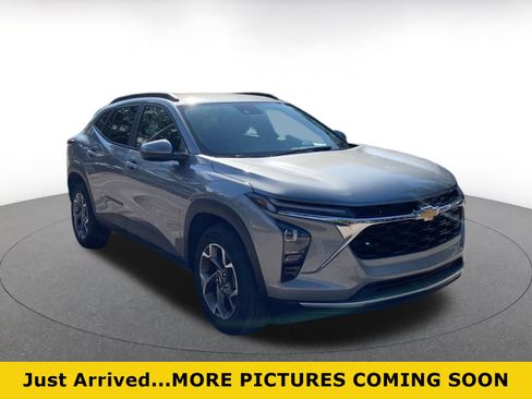 Used 2025 Chevrolet Trax LT w/ LT Convenience Package image 1