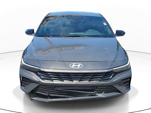 Used 2025 Hyundai Elantra Sport FWD image 2