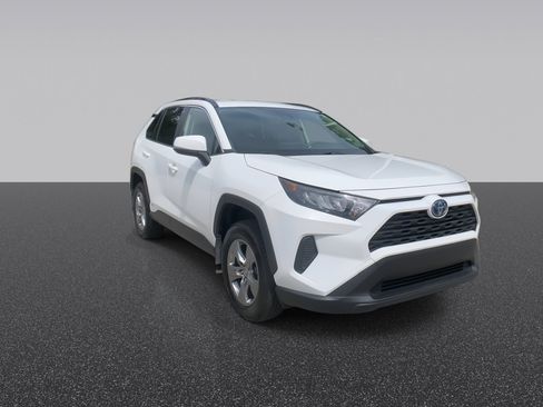 Used 2022 Toyota RAV4 LE AWD/4WD image 3