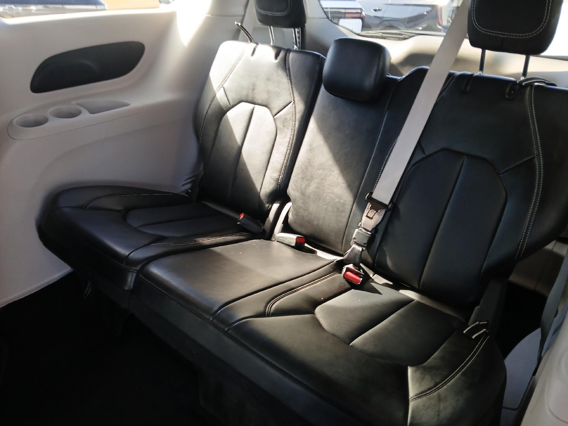 Used 2024 Chrysler Pacifica Touring-L FWD image 15