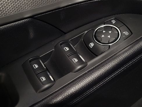 Used 2017 Ford Explorer XLT image 27