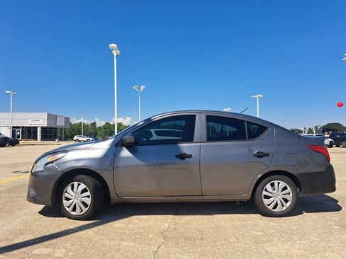 Used 2019 Nissan Versa S Plus FWD image 3