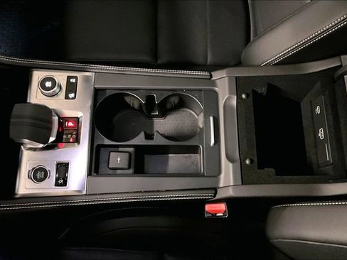 Certified 2025 Jaguar F-PACE R-Dynamic S image 11