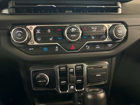 Used 2024 Jeep Wrangler High Altitude image 28