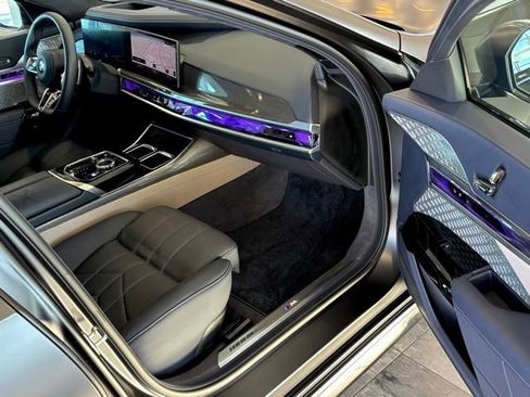 Used 2025 BMW 760i xDrive w/ Executive Package image 23