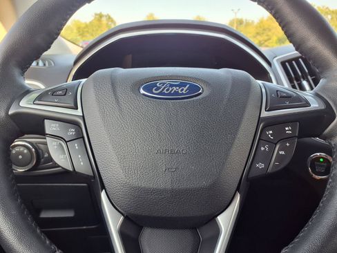 Used 2017 Ford Edge Titanium w/ Equipment Group 302A FWD image 19