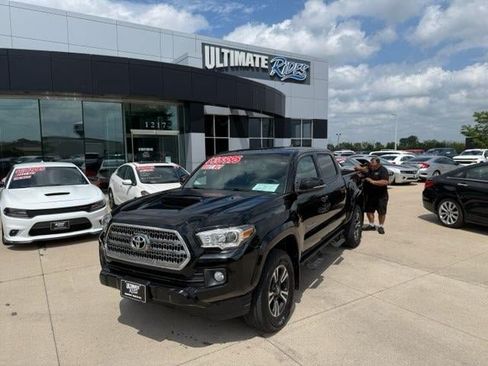Used 2017 Toyota Tacoma TRD Sport w/ Tow Package (A/T) AWD/4WD image 1