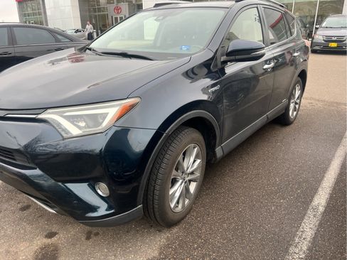 Used 2017 Toyota RAV4 Limited image 2