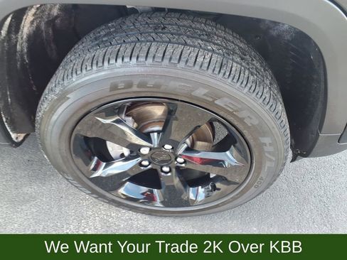 Used 2023 Jeep Grand Cherokee Altitude image 18