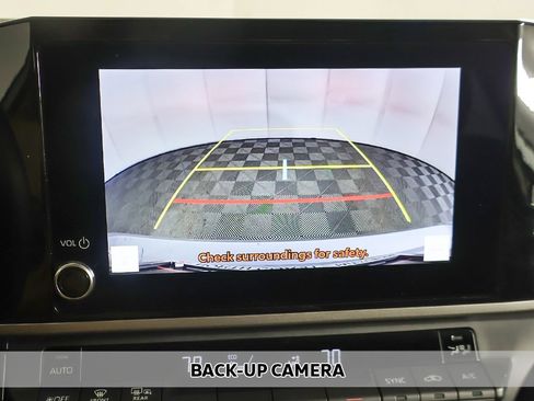 Used 2025 Toyota Camry LE image 5