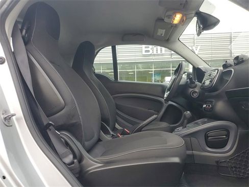Used 2017 smart fortwo passion image 22