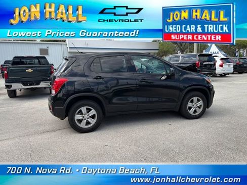 Used 2020 Chevrolet Trax LS w/ Tint and Cruise Package AWD/4WD image 10