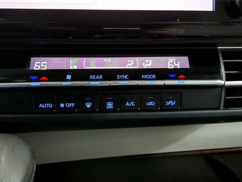 Certified 2024 Toyota Sienna LE image 34