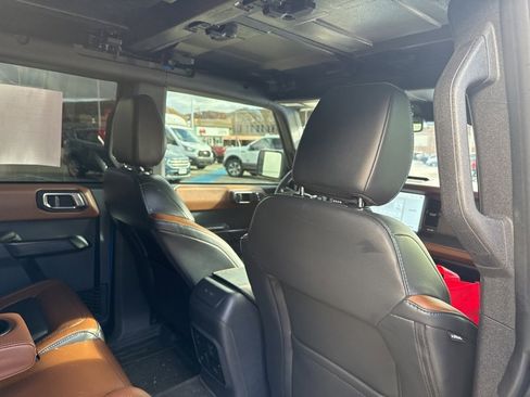 Used 2024 Ford Bronco Outer Banks image 9