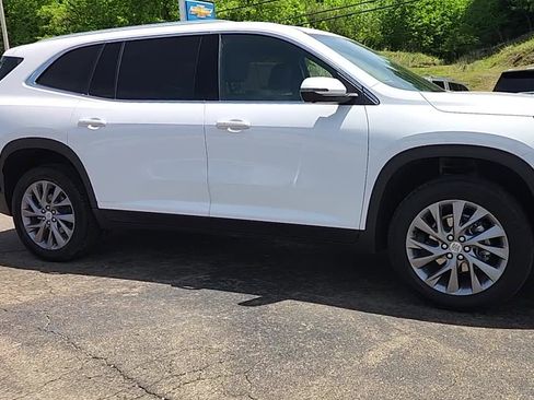 Used 2025 Buick Enclave Preferred FWD image 9