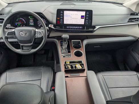 Used 2021 Toyota Sienna LE image 27