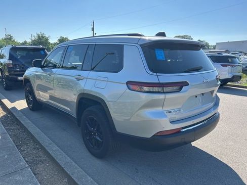 Used 2023 Jeep Grand Cherokee L Laredo w/ Luxury Tech Group I AWD/4WD image 4