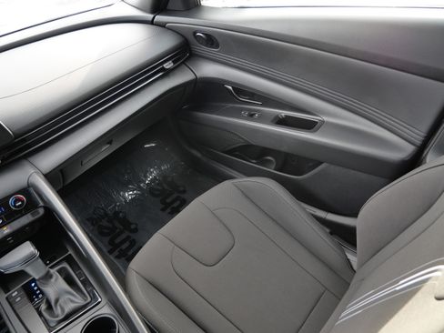 Certified 2025 Hyundai Elantra Sport image 11