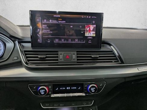 Certified 2025 Audi Q5 2.0T Premium image 12