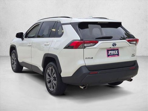 Used 2022 Toyota RAV4 XLE Premium AWD/4WD image 7