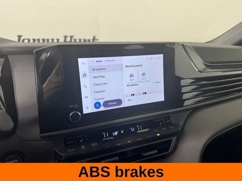 Used 2025 Toyota Camry SE w/ Convenience Package image 16