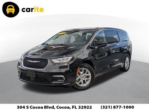 Used 2023 Chrysler Pacifica Touring-L FWD image 1