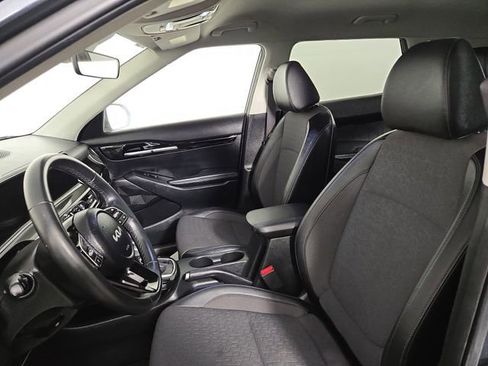 Certified 2025 Kia Seltos S image 14