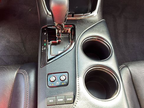 Used 2013 Toyota Avalon Limited w/ Technology Pkg FWD image 33