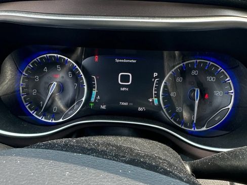 Used 2019 Chrysler Pacifica Touring-L Plus FWD image 15