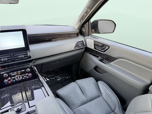 Used 2018 Lincoln Navigator Reserve w/ Technology Package image 62