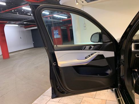 Used 2024 BMW X7 xDrive40i w/ M Sport Package AWD/4WD image 17