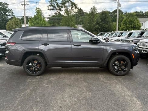 New 2025 Jeep Grand Cherokee L Altitude image 2