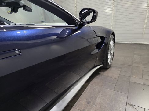 Used 2021 Aston Martin V8 Vantage Roadster image 9